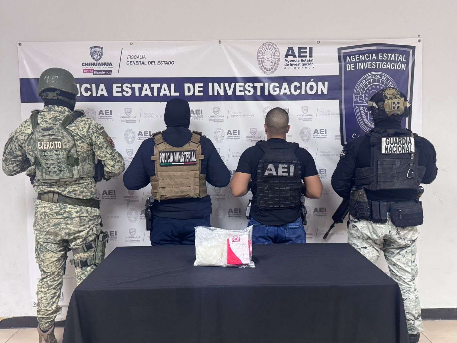 Aseguran más de mil kilos de metanfetamina en Salvárcar